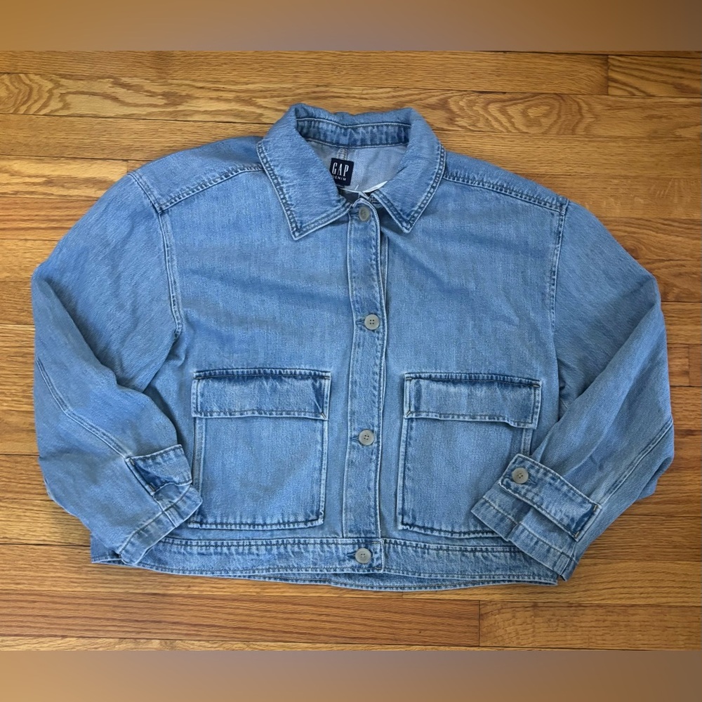 Gap Denim Jacket Women’s XL Blue Light Wash Pockets Button Closure Outerwear New
